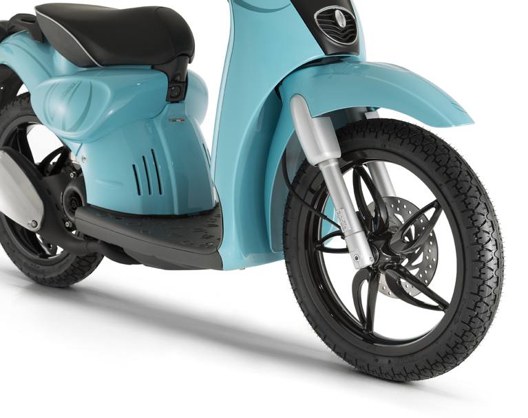 La ruota alta da 16”, marchio di fabbrica dello scooter